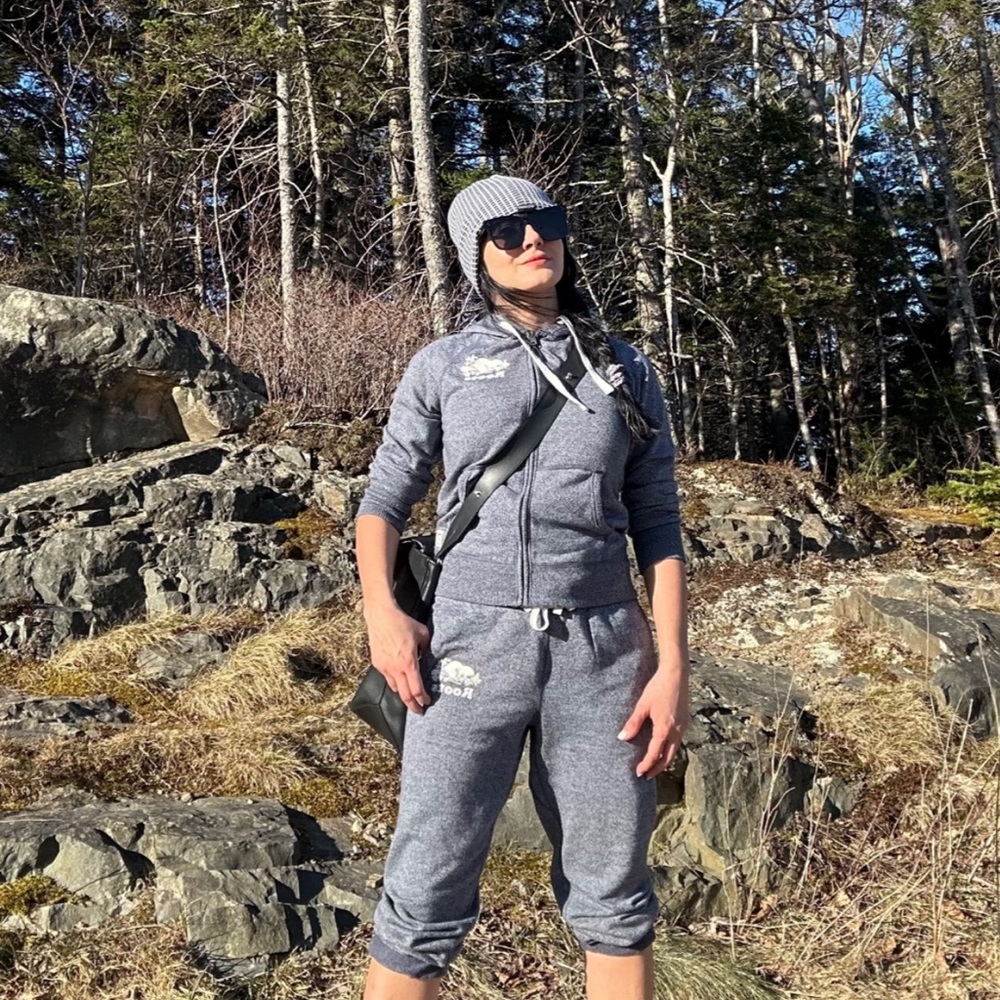 Roots joggers and sweaters set